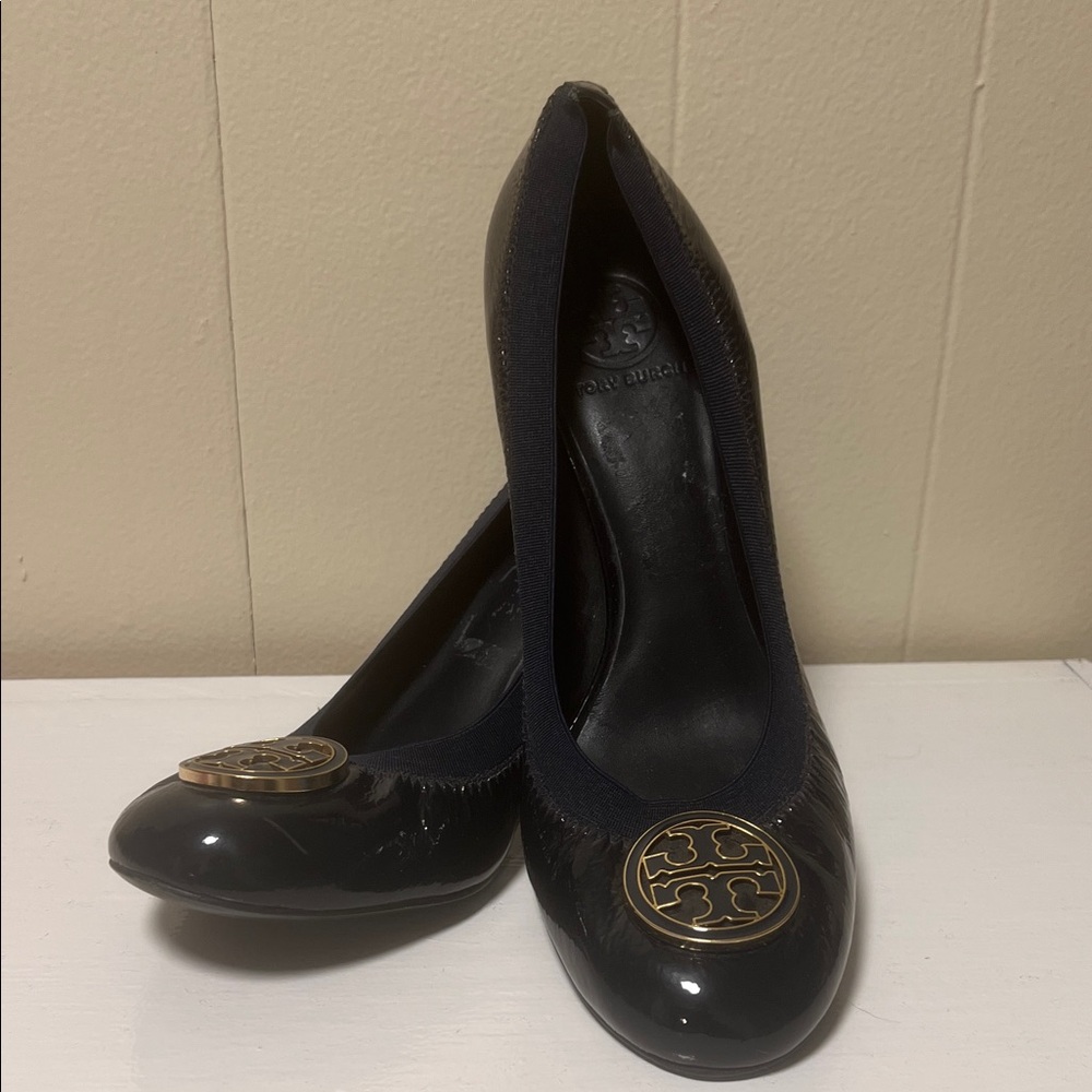 Tory Burch Navy Blue Patent Heels with Gold Logo